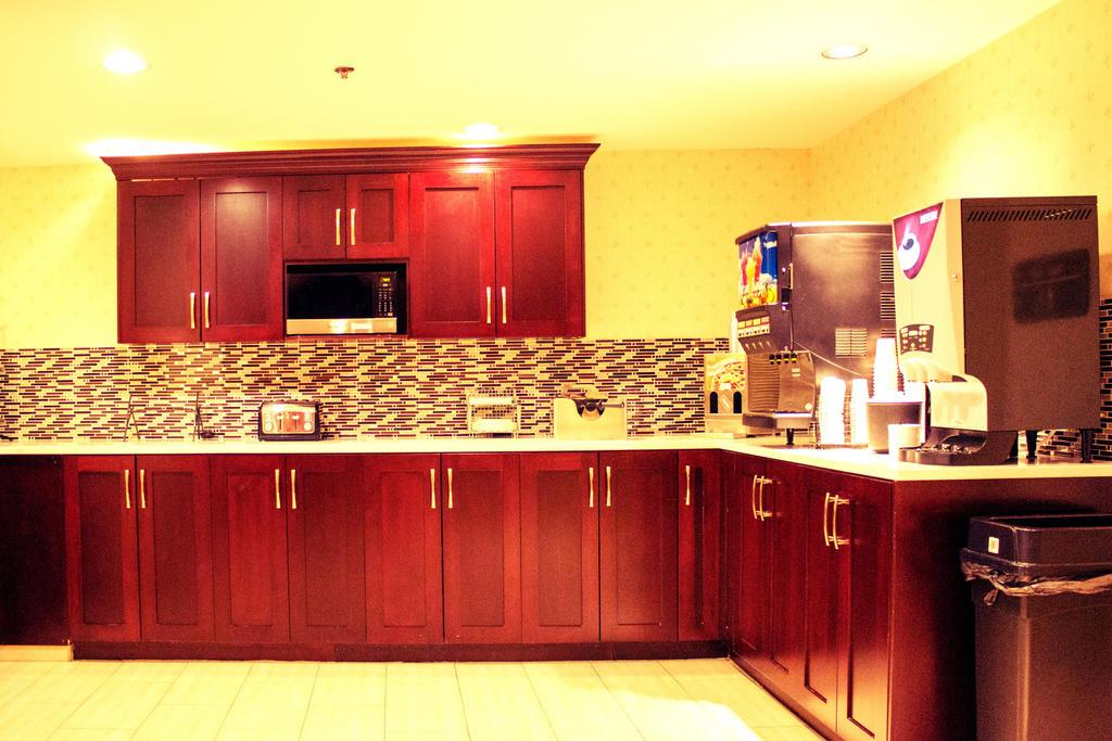 Prestige Aberdeen Lodge แคมลูปส์ ภายนอก รูปภาพ