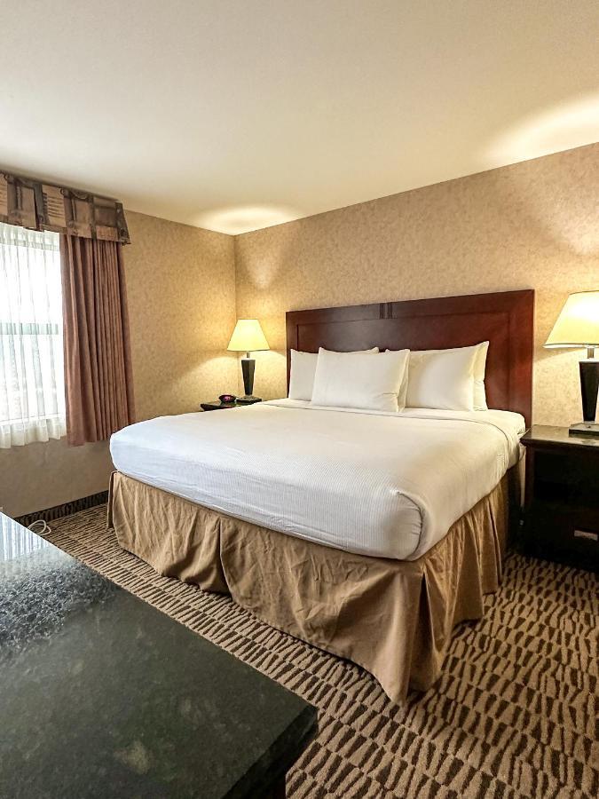 Prestige Aberdeen Lodge แคมลูปส์ ภายนอก รูปภาพ