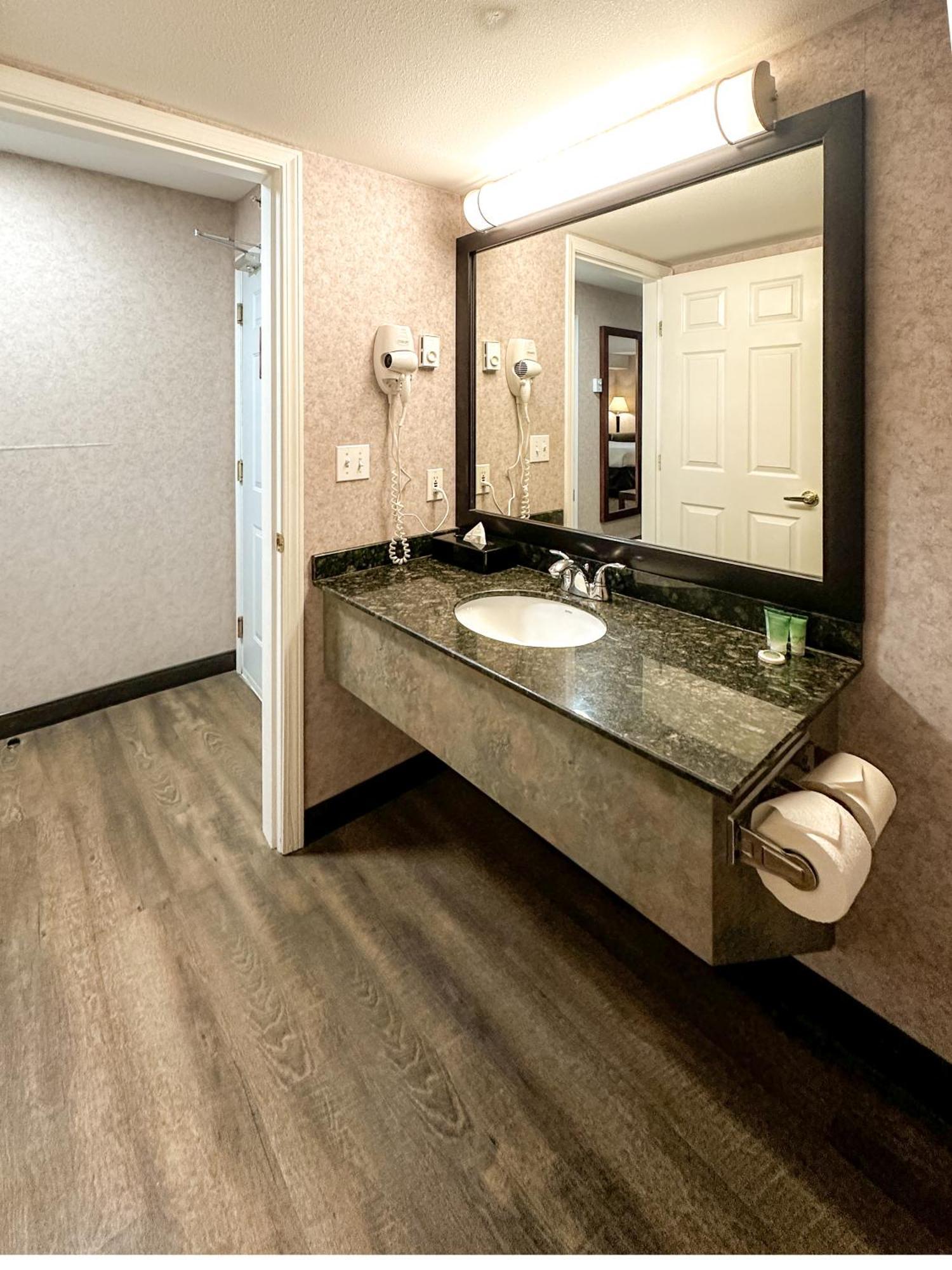 Prestige Aberdeen Lodge แคมลูปส์ ภายนอก รูปภาพ