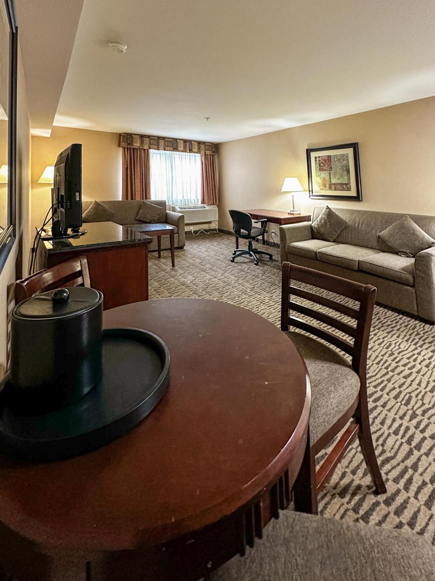 Prestige Aberdeen Lodge แคมลูปส์ ภายนอก รูปภาพ