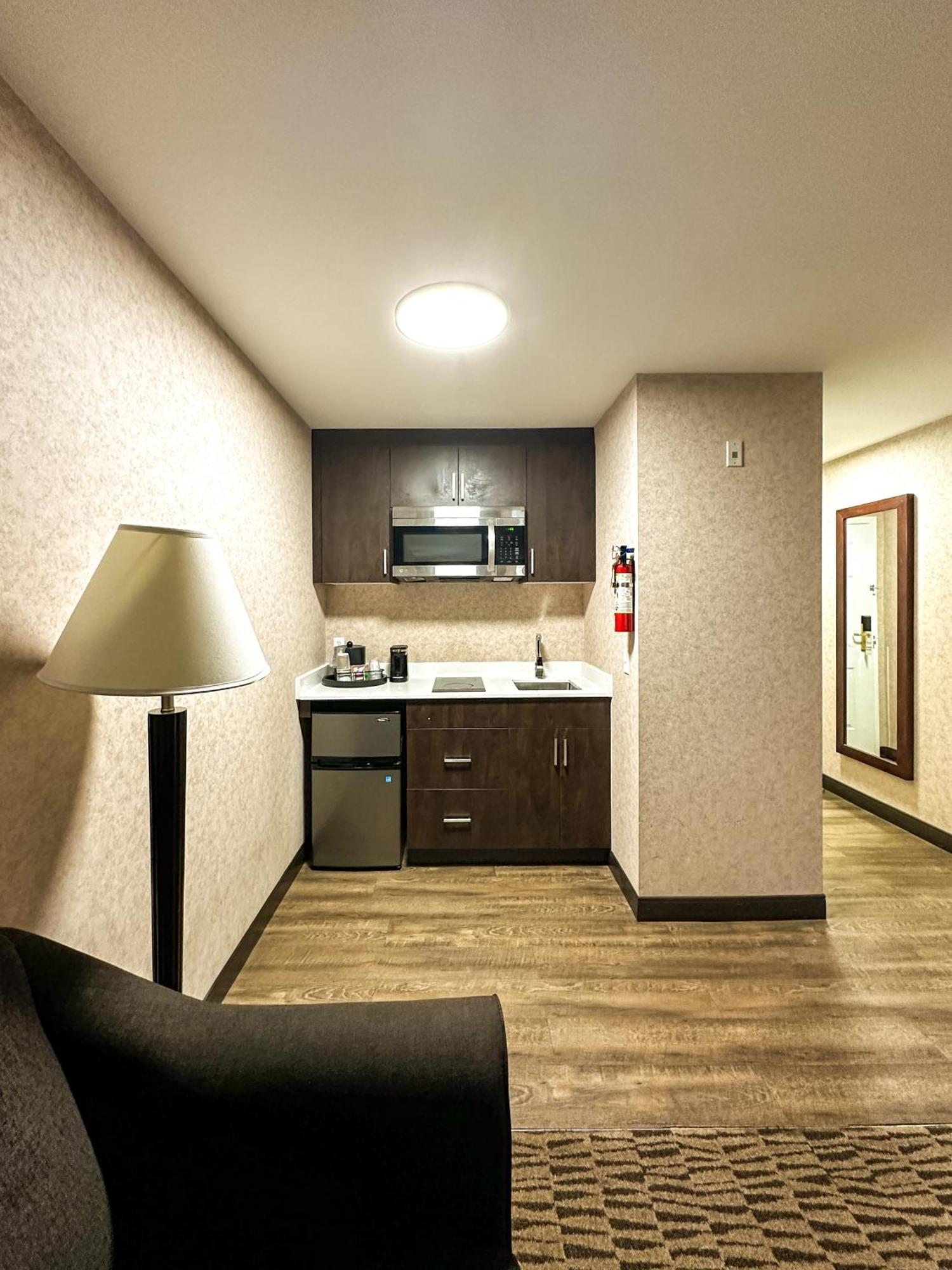Prestige Aberdeen Lodge แคมลูปส์ ภายนอก รูปภาพ