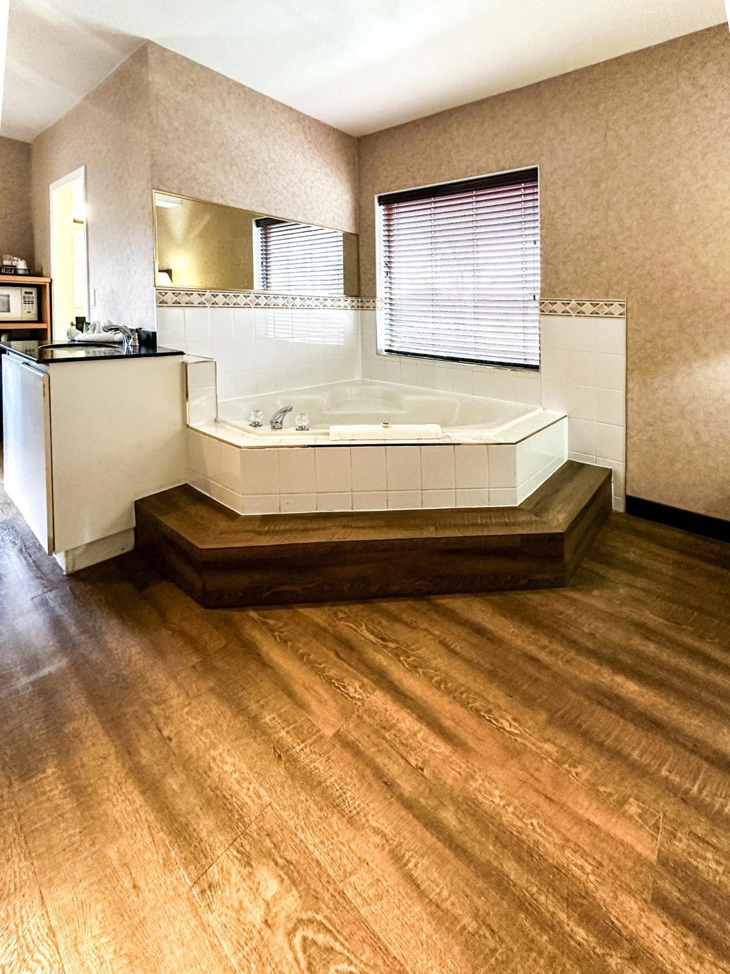 Prestige Aberdeen Lodge แคมลูปส์ ภายนอก รูปภาพ