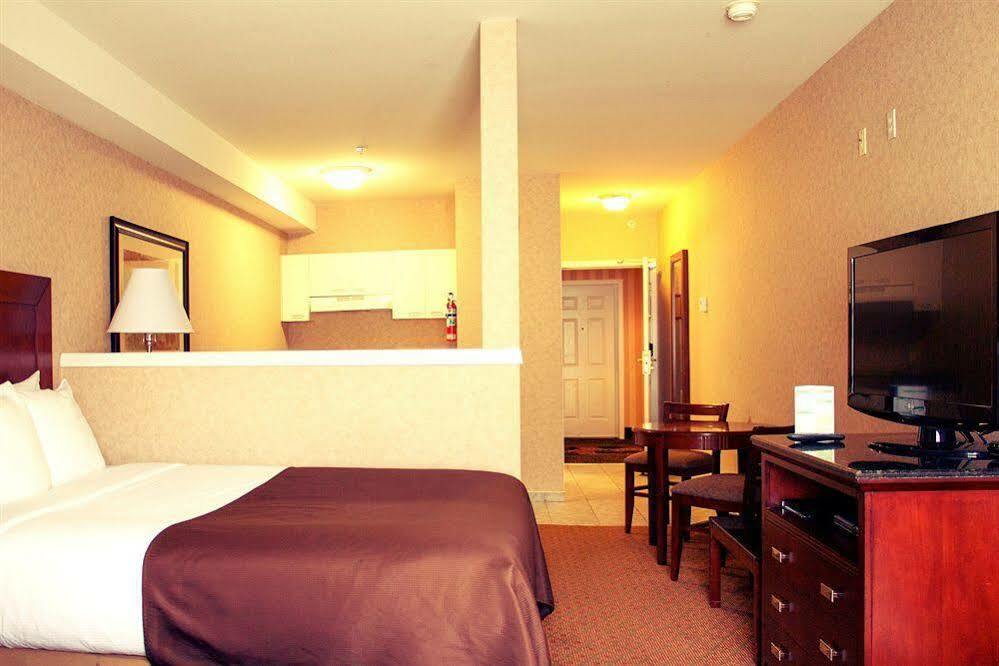 Prestige Aberdeen Lodge แคมลูปส์ ภายนอก รูปภาพ
