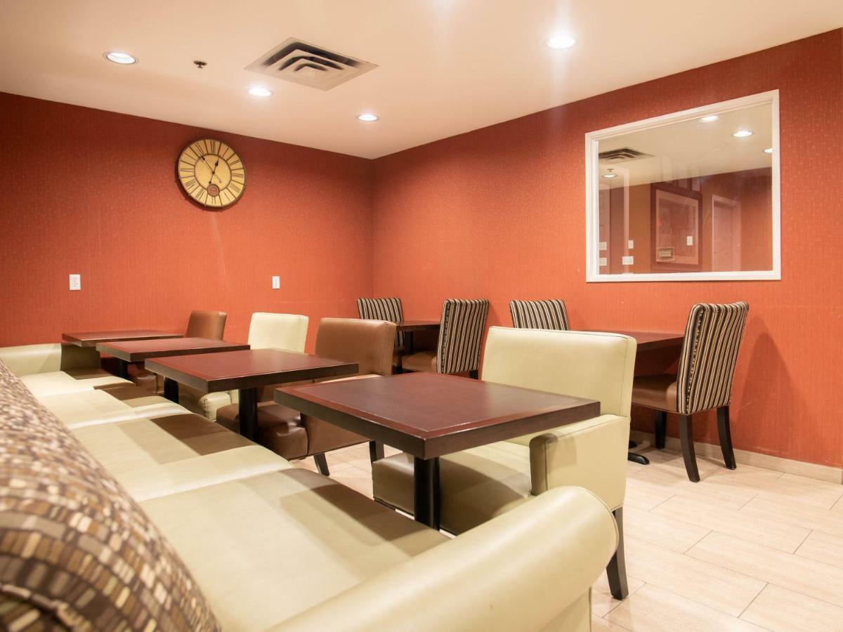 Prestige Aberdeen Lodge แคมลูปส์ ภายนอก รูปภาพ